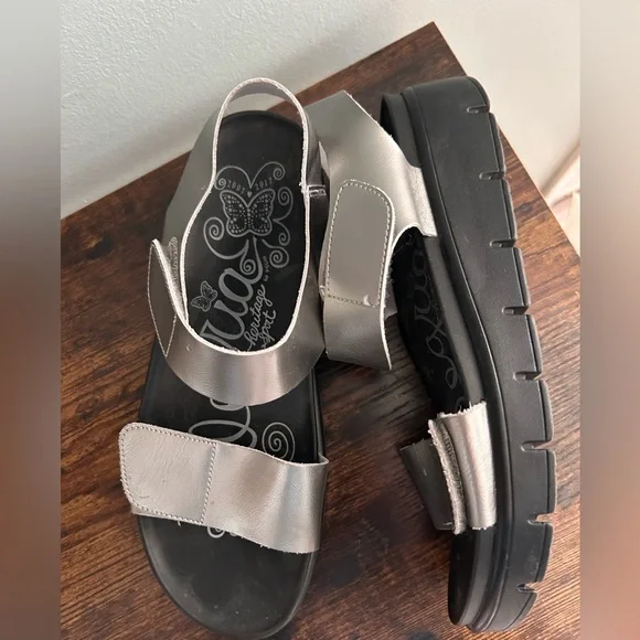 Alegria Playa Style Sandal in Silver with with Velcro strap - Picture 2 of 4